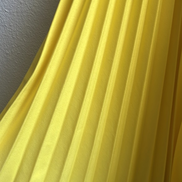 Yellow midi skirt - Picture 3 of 5